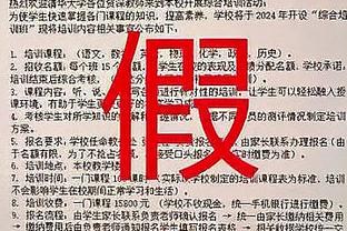 高准翼乘出租车返回训练基地，球迷挥手高喊：等待济南奥体踢C罗